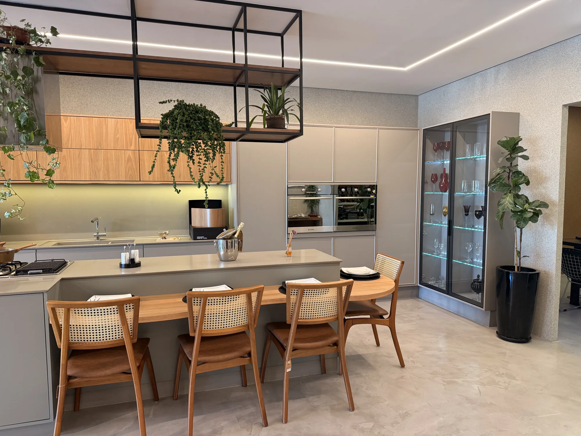 Cozinha do showroom com revestimento Company D'Collors